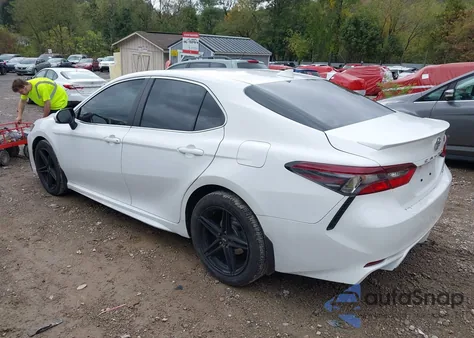 2022 Toyota Camry Se z USA, uszkodzony, nr VIN 4T1G11AK0NU701232